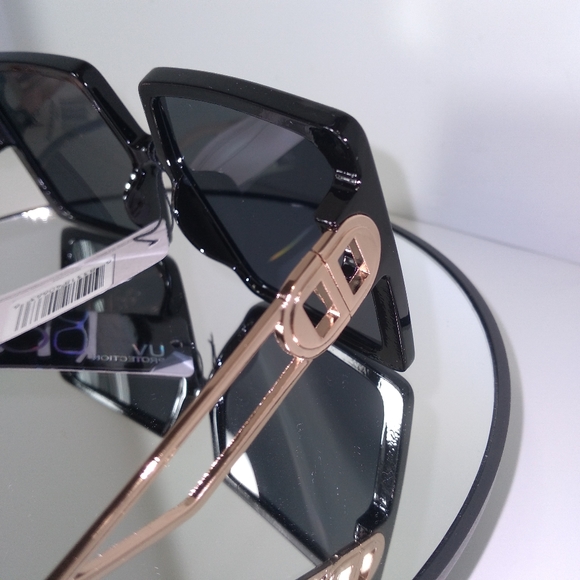 Black And Gold Oversized Square Sunglasses - Picture 5 of 7